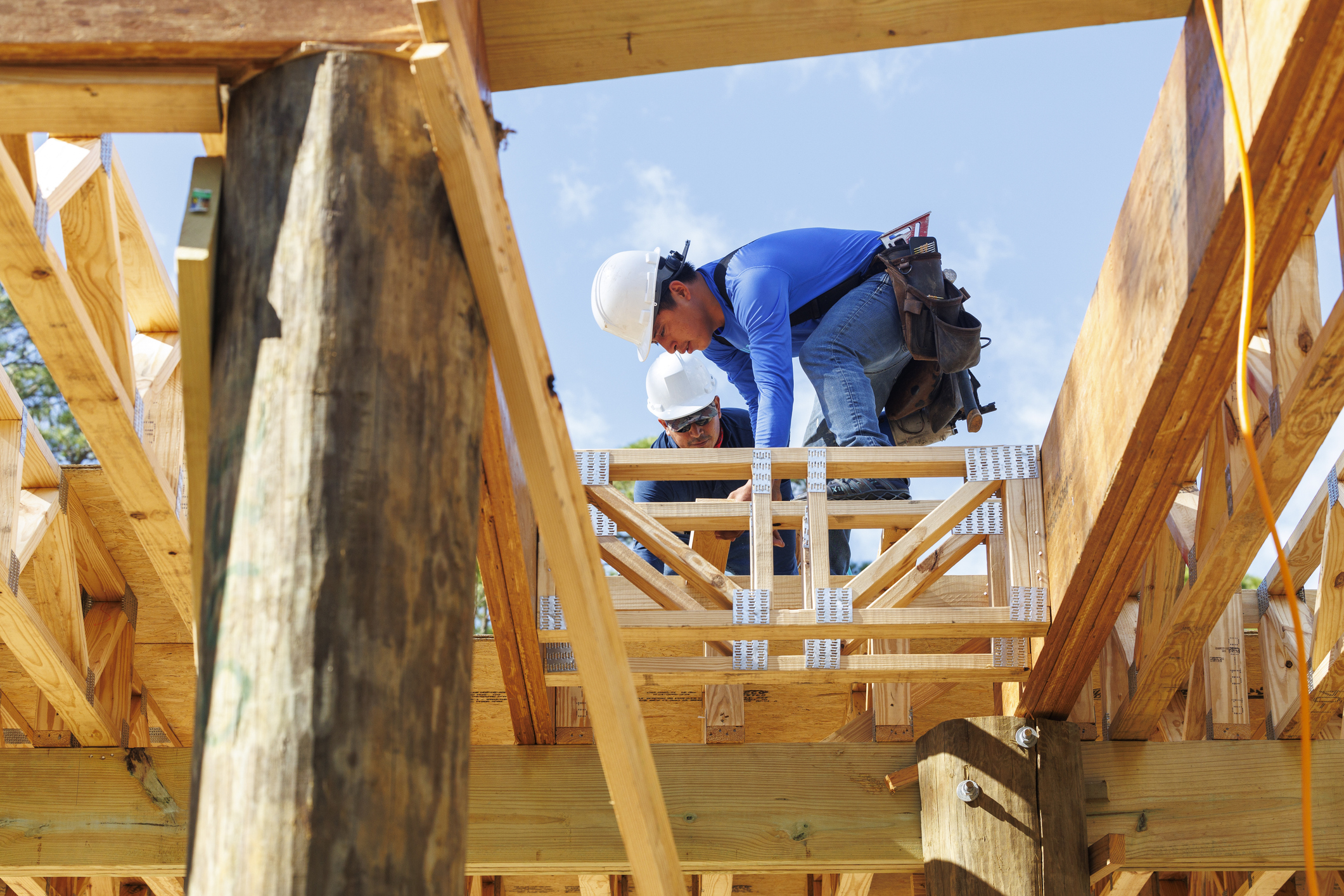 Construction workers framing a roof truss — Delaware contractors using social media to win more bids